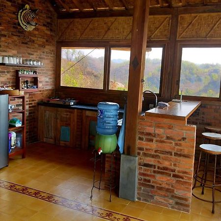 Batu Hill Villa Watukarung Экстерьер фото