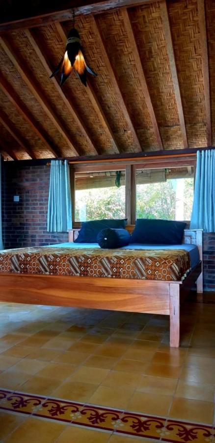 Batu Hill Villa Watukarung Экстерьер фото